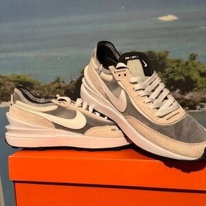 Nike Men’s Beige, Gray and White Lightweight Sneakers